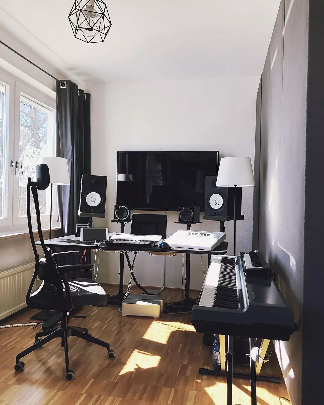 Crafting the Perfect Home Studio: A Guide for Aspiring Artists – Roots ...